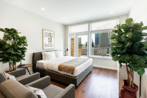 Kislak 604 1BR Penthouse with Stunning Rooftop Terrace
